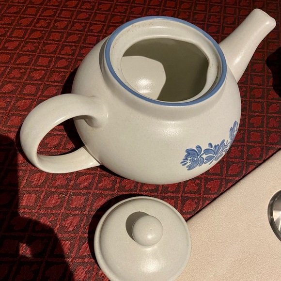 COPY - Pfaltzgraff Yorktowne Tea Pot - Picture 2 of 2